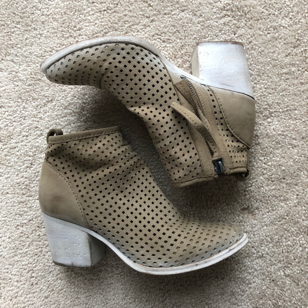 Dolce Vita tan suede Bootie
